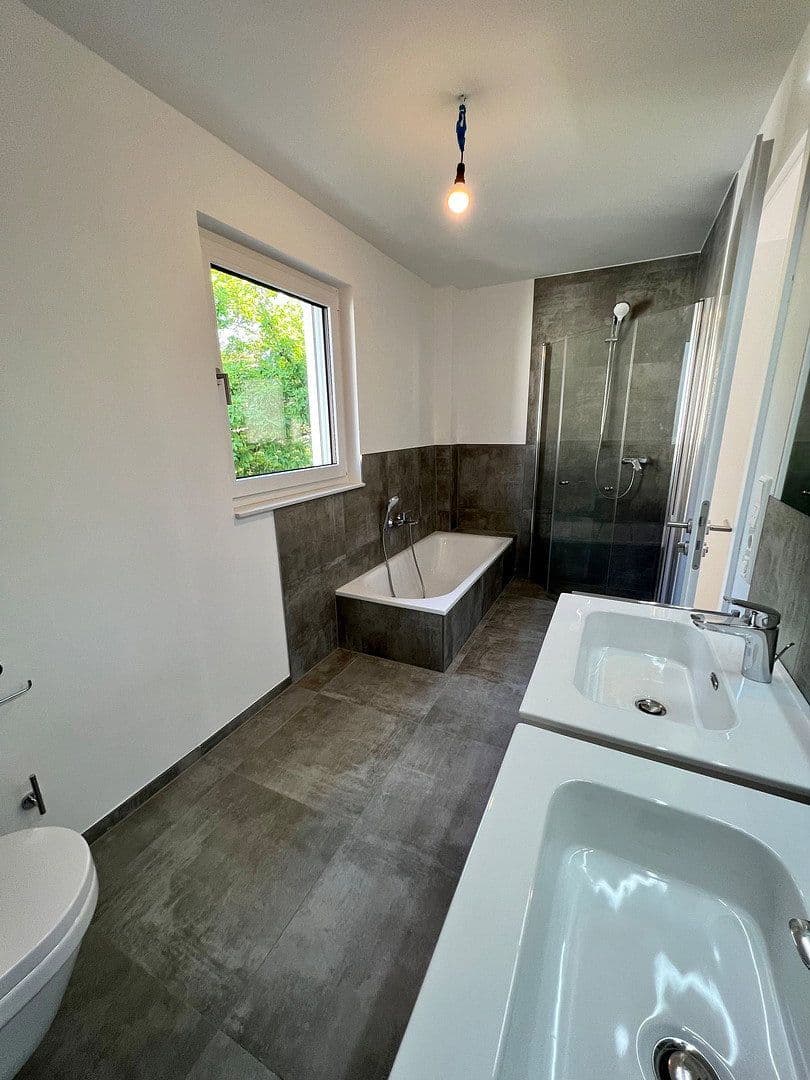 Prenájom domu 140 m², pozemok 170 m², Paderborn, Severné Porýnie - Westfálsko Prenájom domu 140 m², pozemok 170 m², Paderborn, Severné Porýnie - Westfálsko