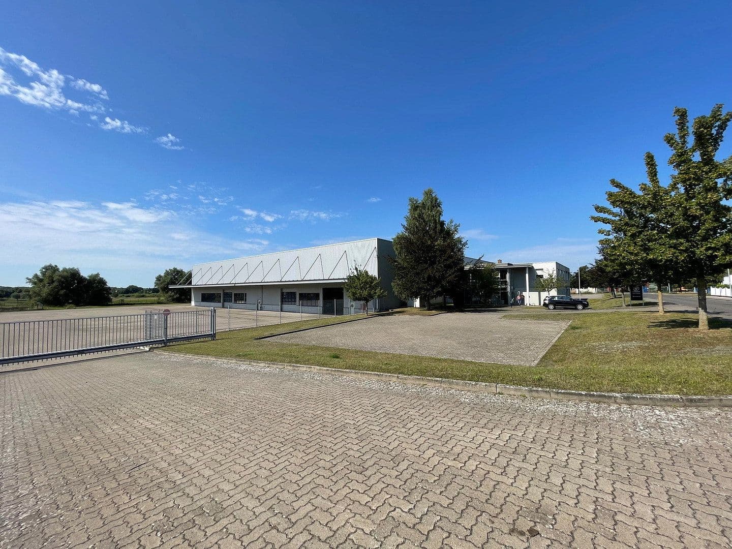 Predaj nebytového priestoru 25.719 m², Ahornstrasse 12, Rechlin, Meklenbursko-Predpomoransko Predaj nebytového priestoru 25.719 m², Ahornstrasse 12, Rechlin, Meklenbursko-Predpomoransko