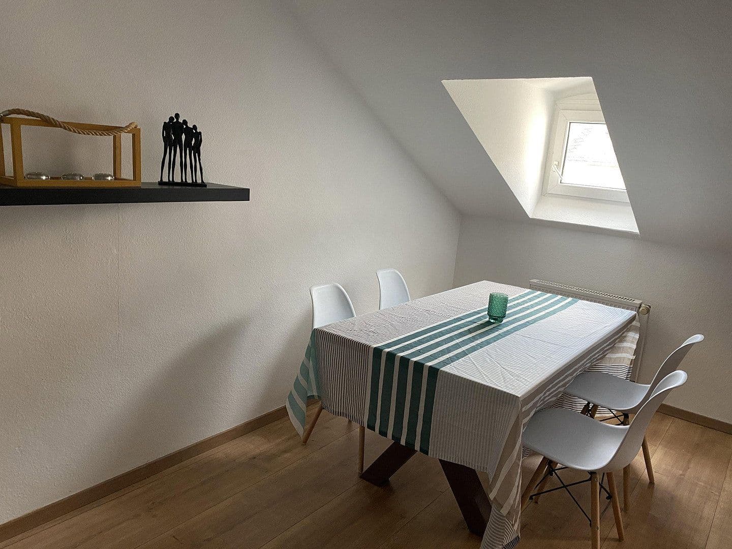 Prenájom bytu 2-izbový 60 m², Moritzstr.8 Hinterhaus, Wiesbaden, Hesensko Prenájom bytu 2-izbový 60 m², Moritzstr.8 Hinterhaus, Wiesbaden, Hesensko