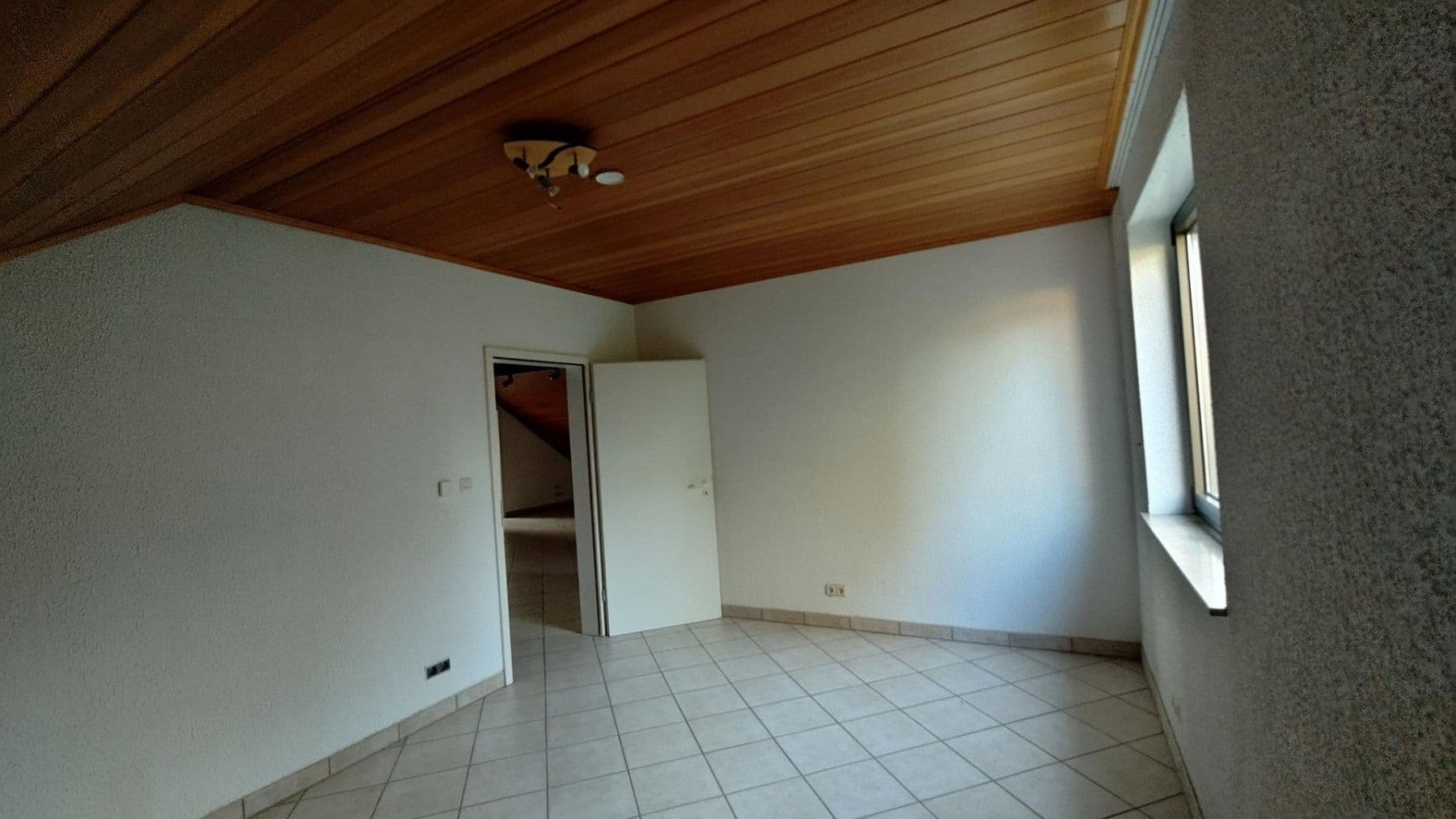 Prenájom bytu 3-izbový 88 m², Bickenbach, Hesensko Prenájom bytu 3-izbový 88 m², Bickenbach, Hesensko