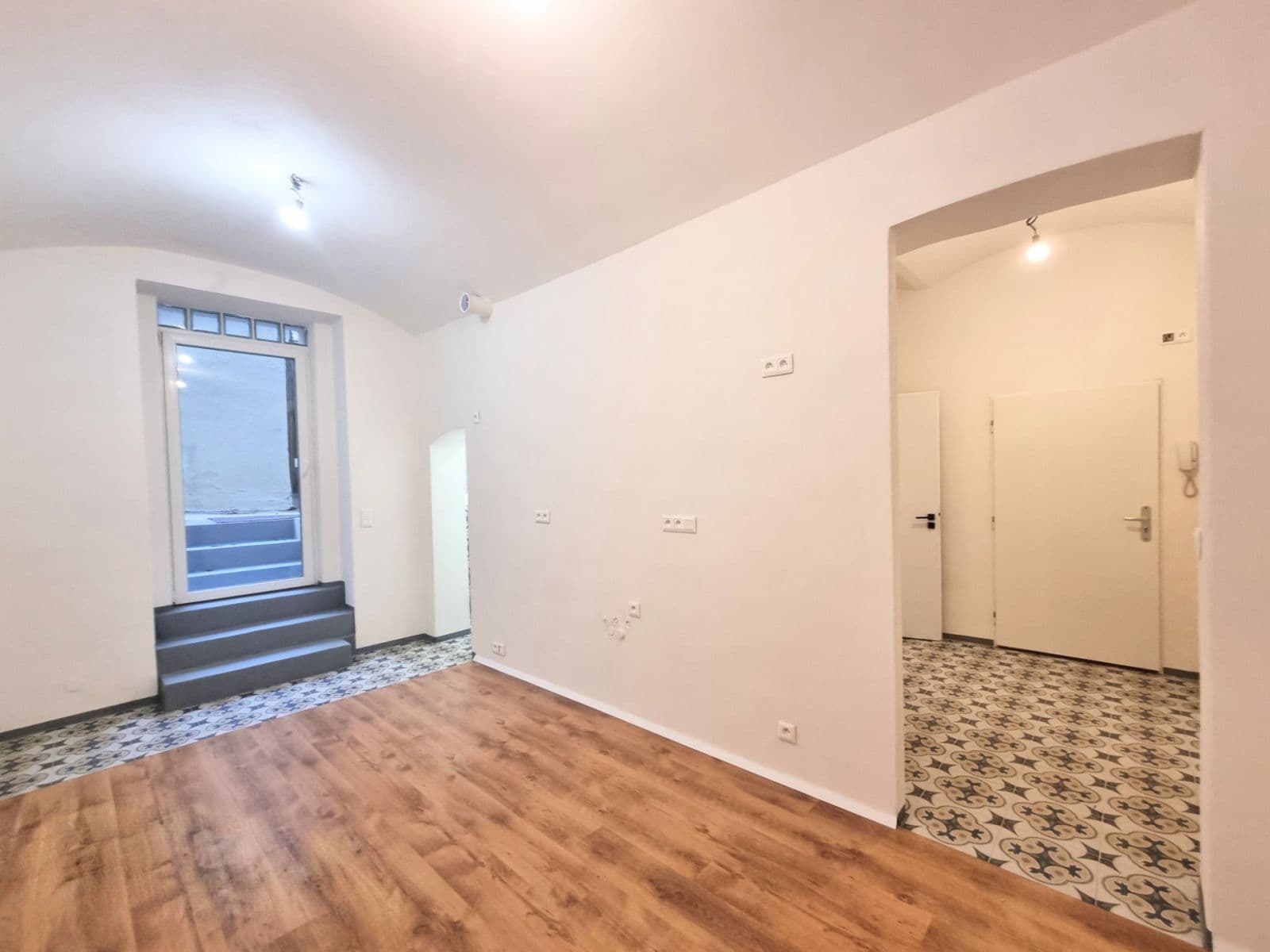 Prenájom bytu 2-izbový 68 m², Žitomírská, Praha, Praha Prenájom bytu 2-izbový 68 m², Žitomírská, Praha, Praha