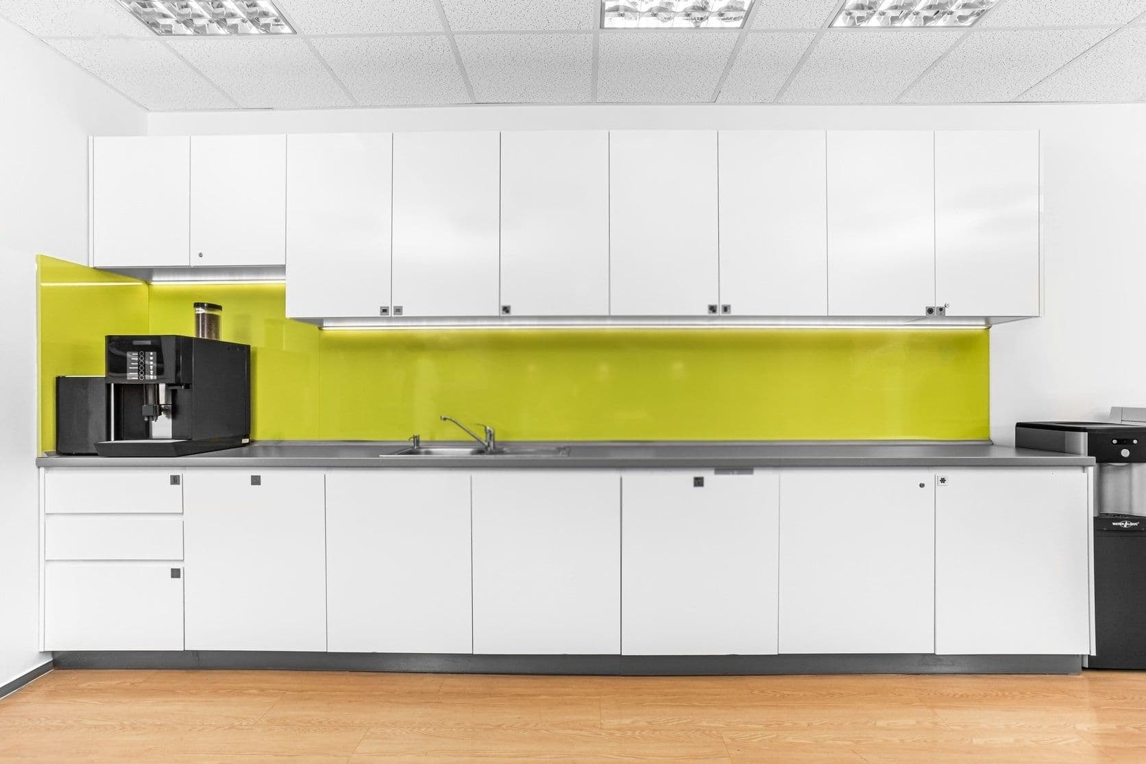 Prenájom kancelárie 60 m², Dělnická, Praha, Praha Prenájom kancelárie 60 m², Dělnická, Praha, Praha