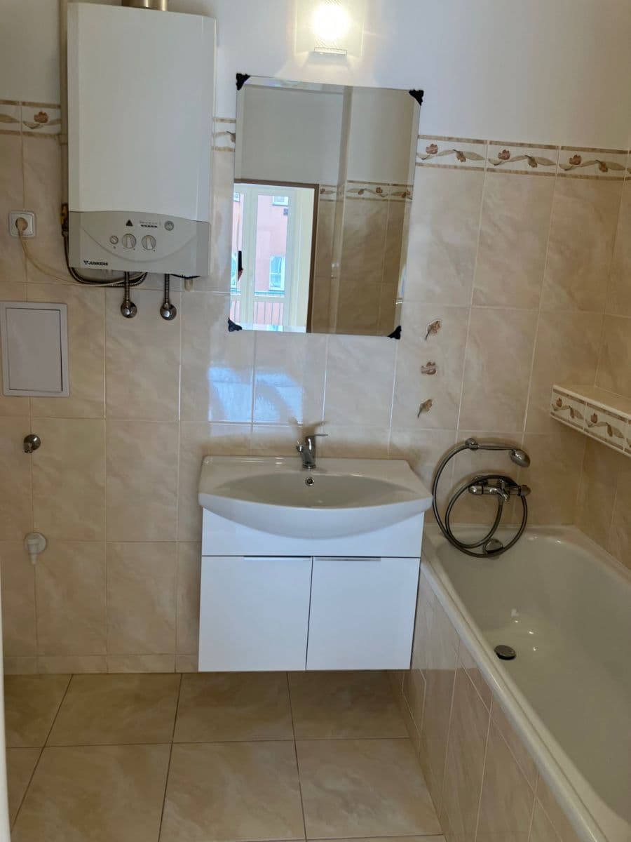 Prenájom bytu 2-izbový 52 m², Srbínská, Praha, Praha Prenájom bytu 2-izbový 52 m², Srbínská, Praha, Praha