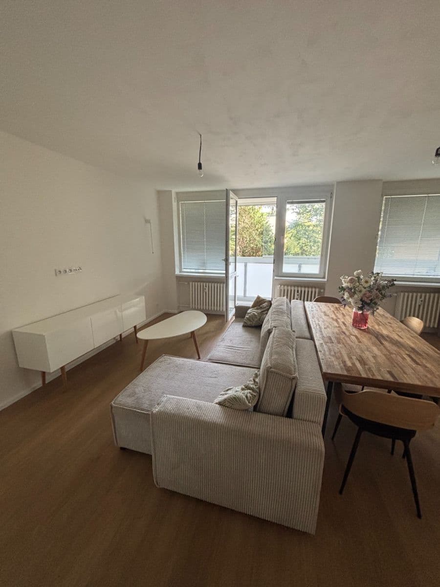 Prenájom bytu 3-izbový 72 m², Mládežnická, Praha, Praha Prenájom bytu 3-izbový 72 m², Mládežnická, Praha, Praha