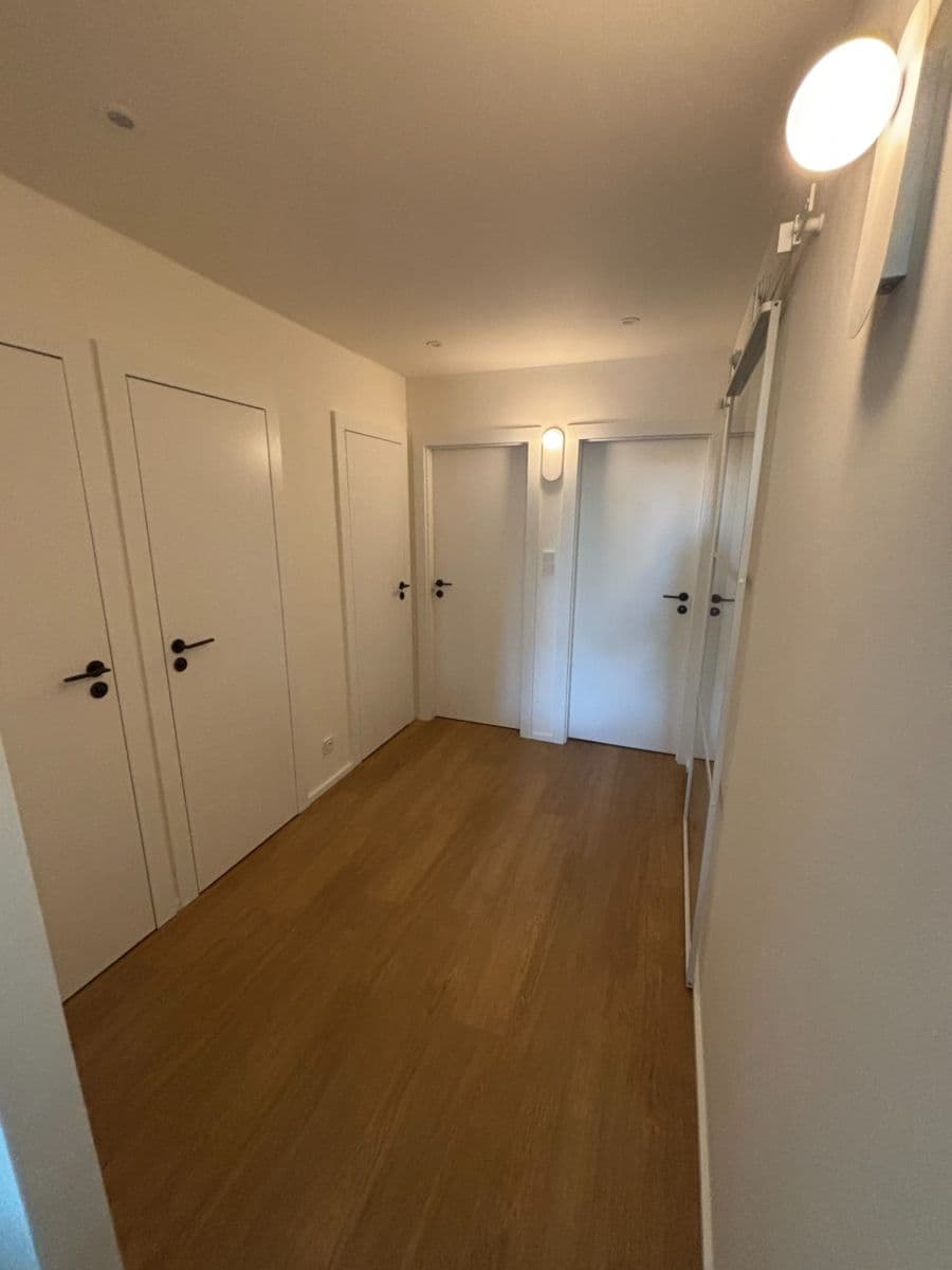 Prenájom bytu 3-izbový 72 m², Mládežnická, Praha, Praha Prenájom bytu 3-izbový 72 m², Mládežnická, Praha, Praha