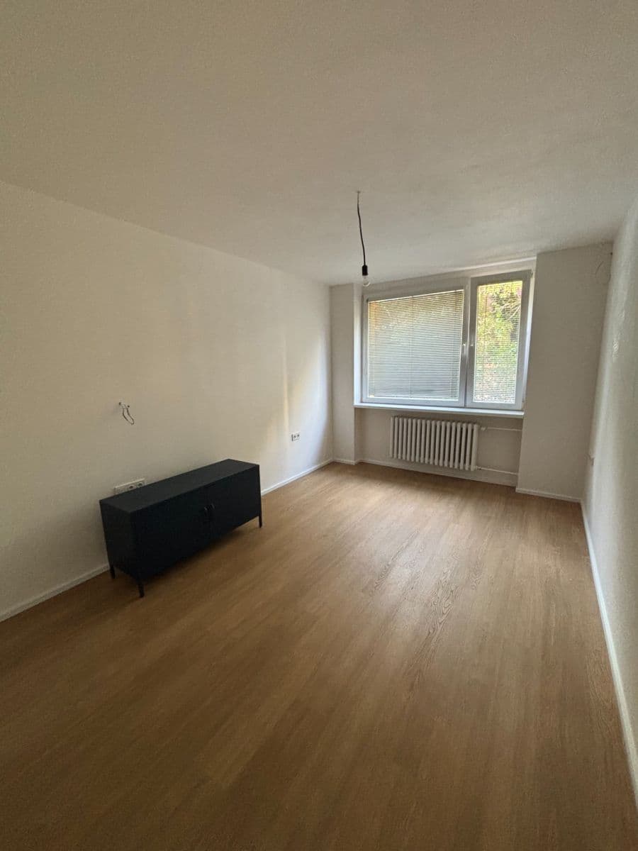 Prenájom bytu 3-izbový 72 m², Mládežnická, Praha, Praha Prenájom bytu 3-izbový 72 m², Mládežnická, Praha, Praha