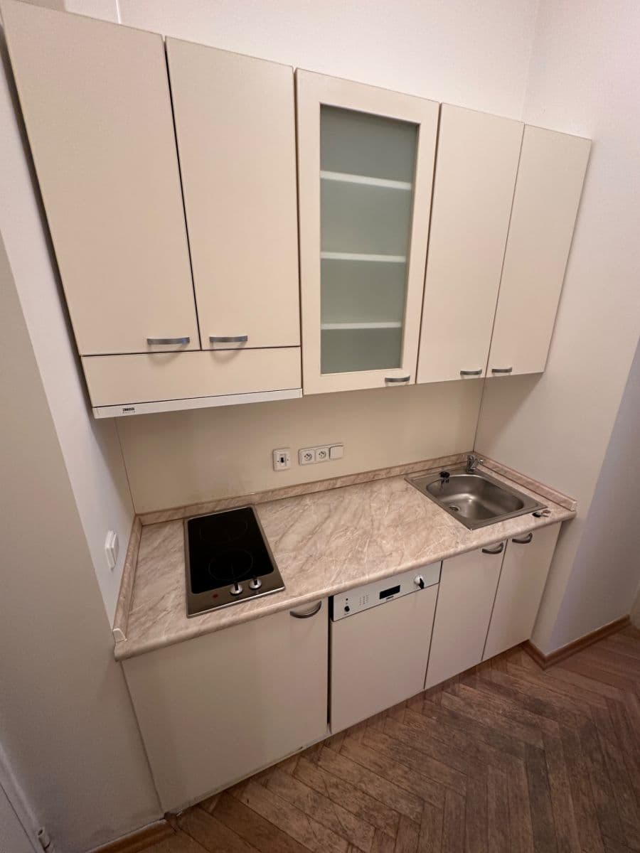 Prenájom bytu 1-izbový 31 m², Valentinská, Praha, Praha Prenájom bytu 1-izbový 31 m², Valentinská, Praha, Praha