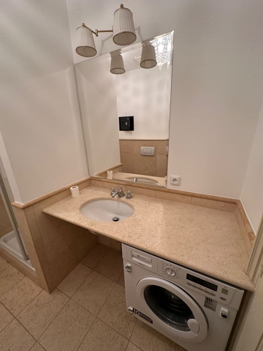Prenájom bytu 1-izbový 31 m², Valentinská, Praha, Praha Prenájom bytu 1-izbový 31 m², Valentinská, Praha, Praha