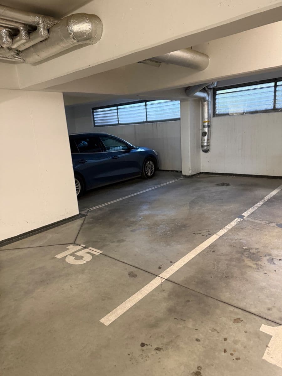 Prenájom garáže 12 m², Petrbokova, Praha, Praha Prenájom garáže 12 m², Petrbokova, Praha, Praha