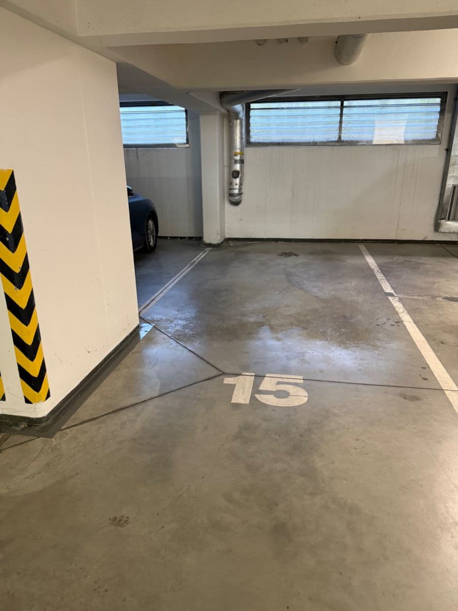 Prenájom garáže 12 m², Petrbokova, Praha, Praha Prenájom garáže 12 m², Petrbokova, Praha, Praha