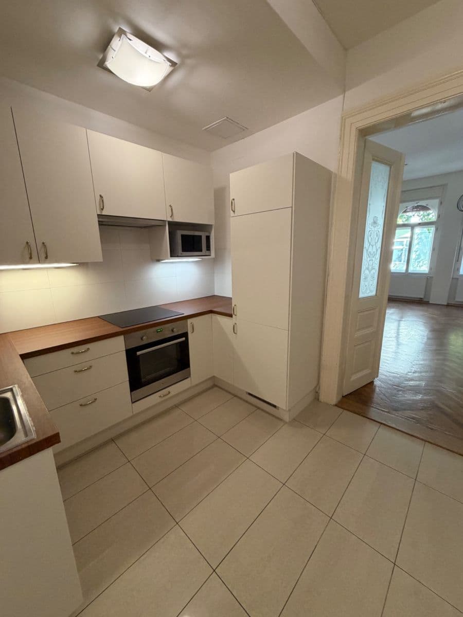 Prenájom bytu 2-izbový 59 m², Chodská, Praha, Praha Prenájom bytu 2-izbový 59 m², Chodská, Praha, Praha
