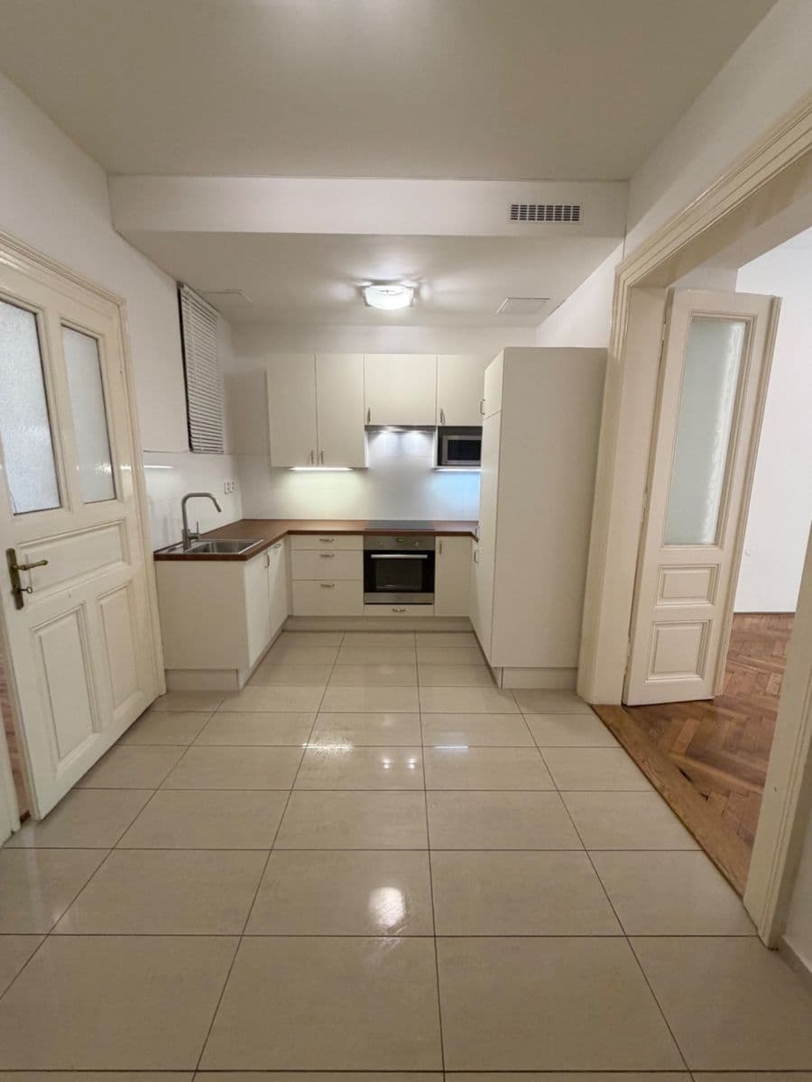 Prenájom bytu 2-izbový 59 m², Chodská, Praha, Praha Prenájom bytu 2-izbový 59 m², Chodská, Praha, Praha