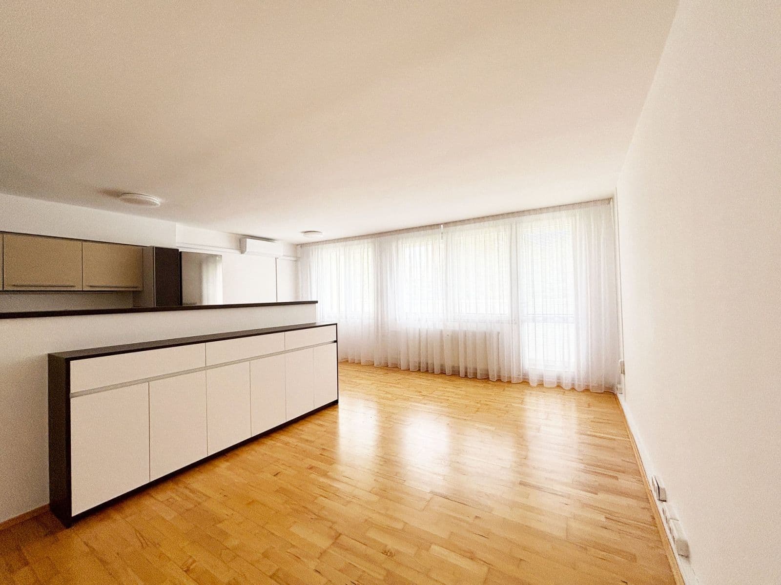 Prenájom bytu 3-izbový 81 m², Květnového vítězství, Praha, Praha Prenájom bytu 3-izbový 81 m², Květnového vítězství, Praha, Praha