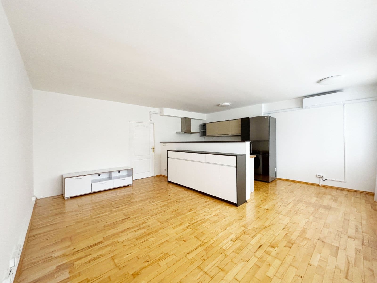 Prenájom bytu 3-izbový 81 m², Květnového vítězství, Praha, Praha Prenájom bytu 3-izbový 81 m², Květnového vítězství, Praha, Praha