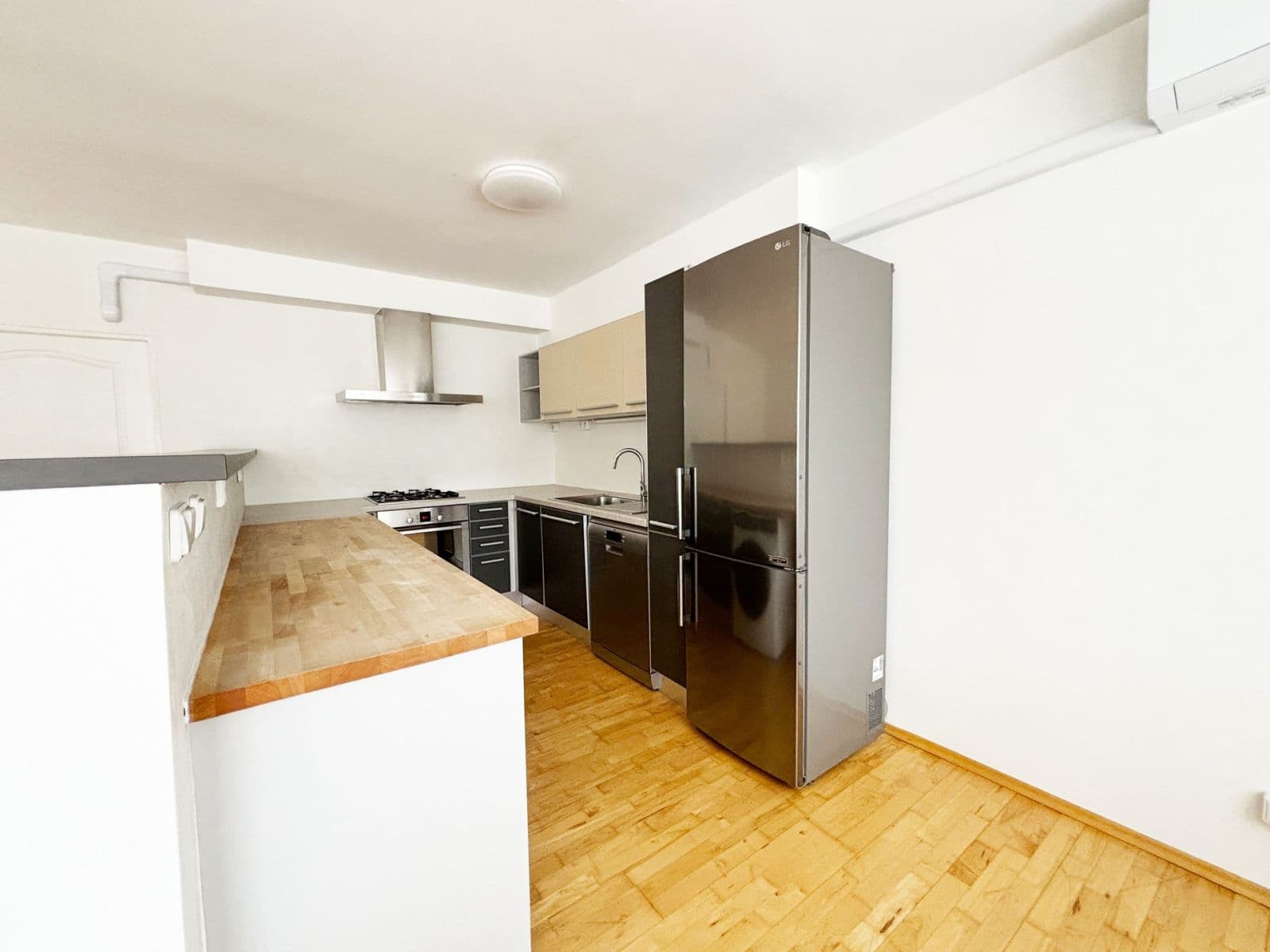 Prenájom bytu 3-izbový 81 m², Květnového vítězství, Praha, Praha Prenájom bytu 3-izbový 81 m², Květnového vítězství, Praha, Praha