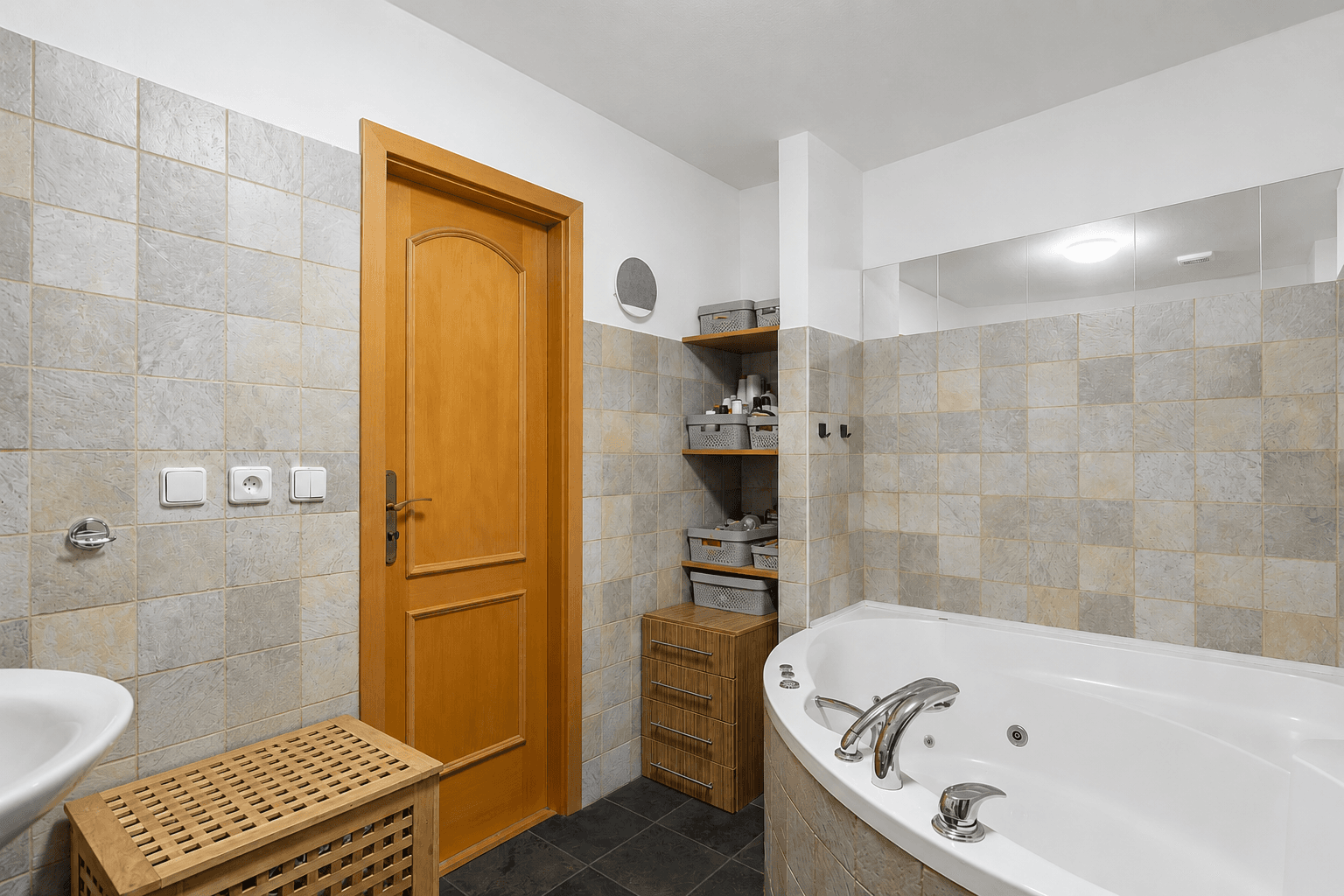 Predaj bytu 4-izbový 180 m², Masarykova, Luhačovice, Zlínský kraj Predaj bytu 4-izbový 180 m², Masarykova, Luhačovice, Zlínský kraj