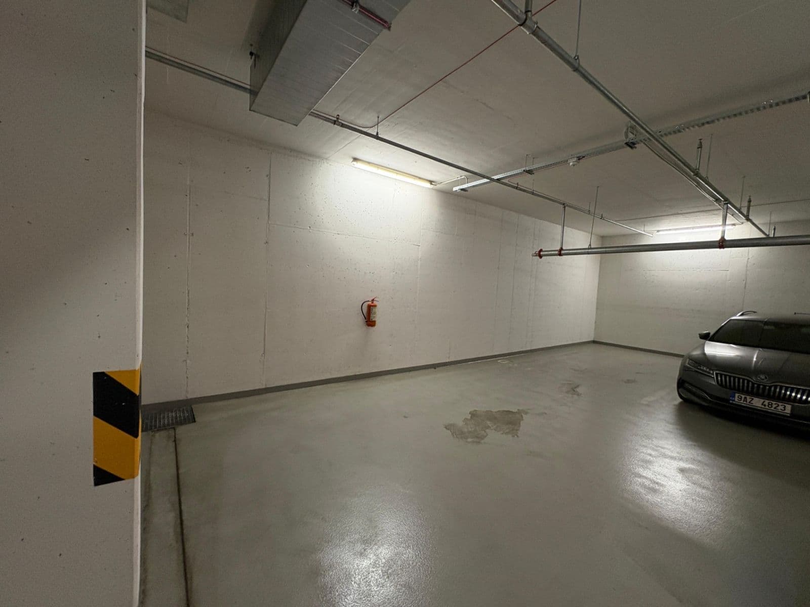 Prenájom garáže 12 m², Seifertova, Praha, Praha Prenájom garáže 12 m², Seifertova, Praha, Praha