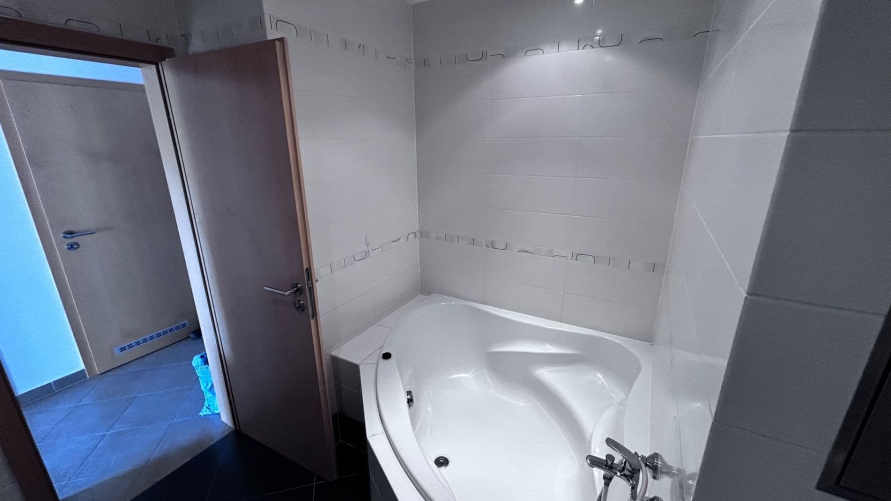 Prenájom bytu 3-izbový 66 m², Pavla Beneše, Praha, Praha Prenájom bytu 3-izbový 66 m², Pavla Beneše, Praha, Praha