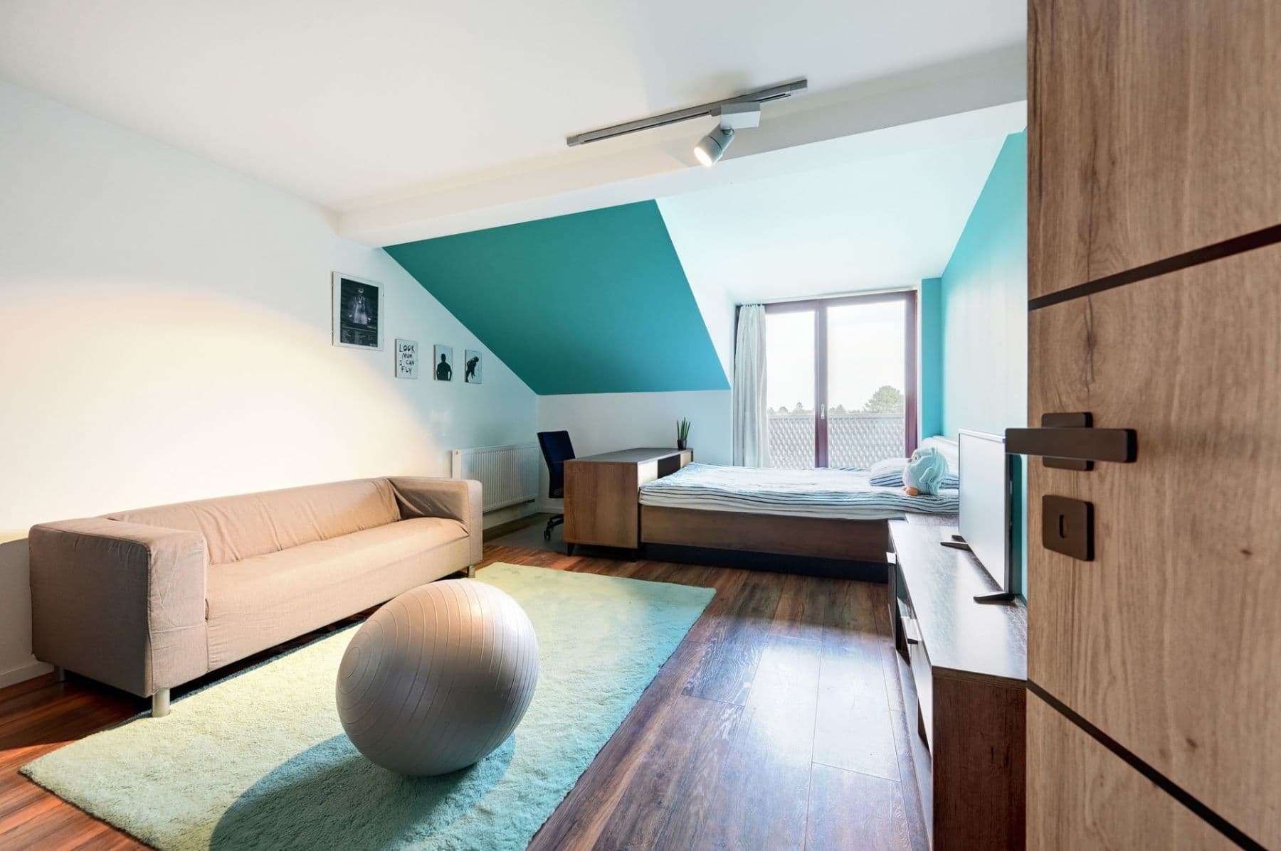 Predaj bytu 4-izbový 141 m², Sportovní, Jeneč, Středočeský kraj Predaj bytu 4-izbový 141 m², Sportovní, Jeneč, Středočeský kraj