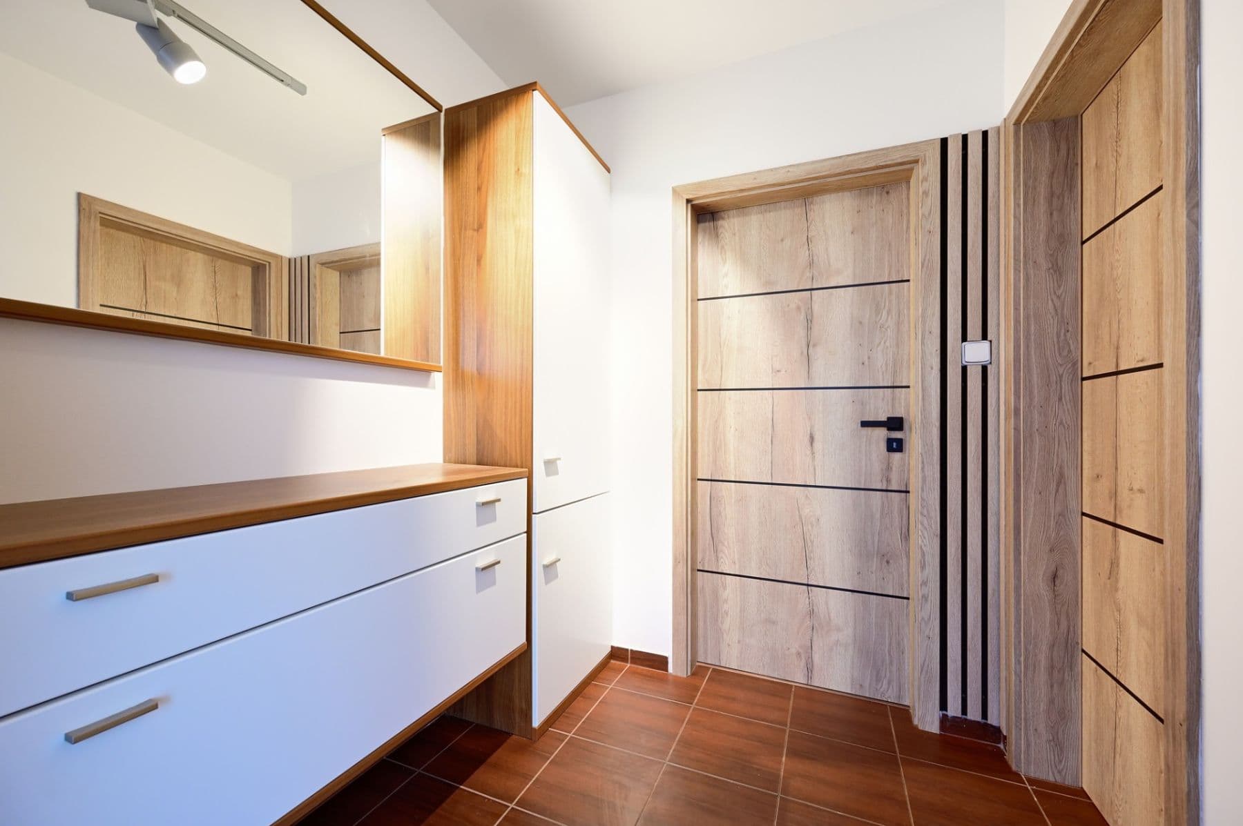 Predaj bytu 4-izbový 141 m², Sportovní, Jeneč, Středočeský kraj Predaj bytu 4-izbový 141 m², Sportovní, Jeneč, Středočeský kraj
