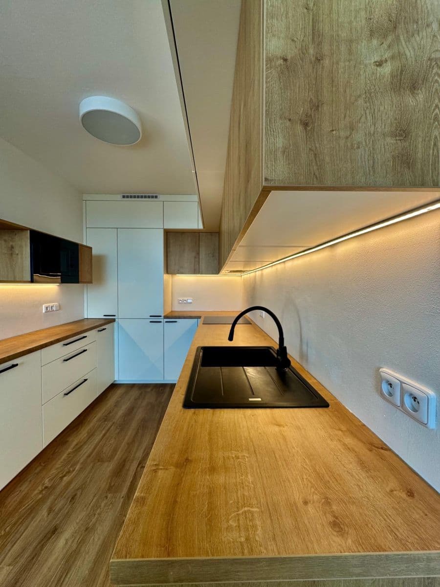 Prenájom bytu 3-izbový 75 m², Chotovická, Praha, Praha Prenájom bytu 3-izbový 75 m², Chotovická, Praha, Praha