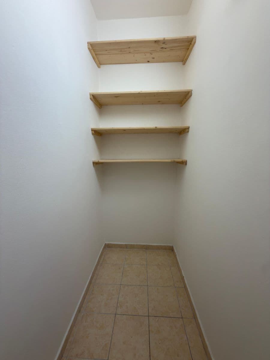Prenájom bytu 3-izbový 75 m², Chotovická, Praha, Praha Prenájom bytu 3-izbový 75 m², Chotovická, Praha, Praha