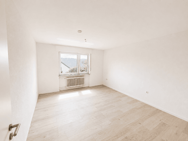 Prenájom bytu 4-izbový 87 m², Bergstr. 24, Tiefenbronn, Bádensko-Wurttembersko Prenájom bytu 4-izbový 87 m², Bergstr. 24, Tiefenbronn, Bádensko-Wurttembersko