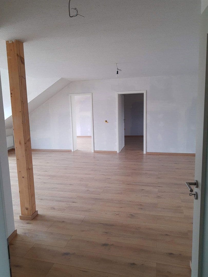 Prenájom bytu 4-izbový 170 m², Ochsenfurt, Bavorsko Prenájom bytu 4-izbový 170 m², Ochsenfurt, Bavorsko