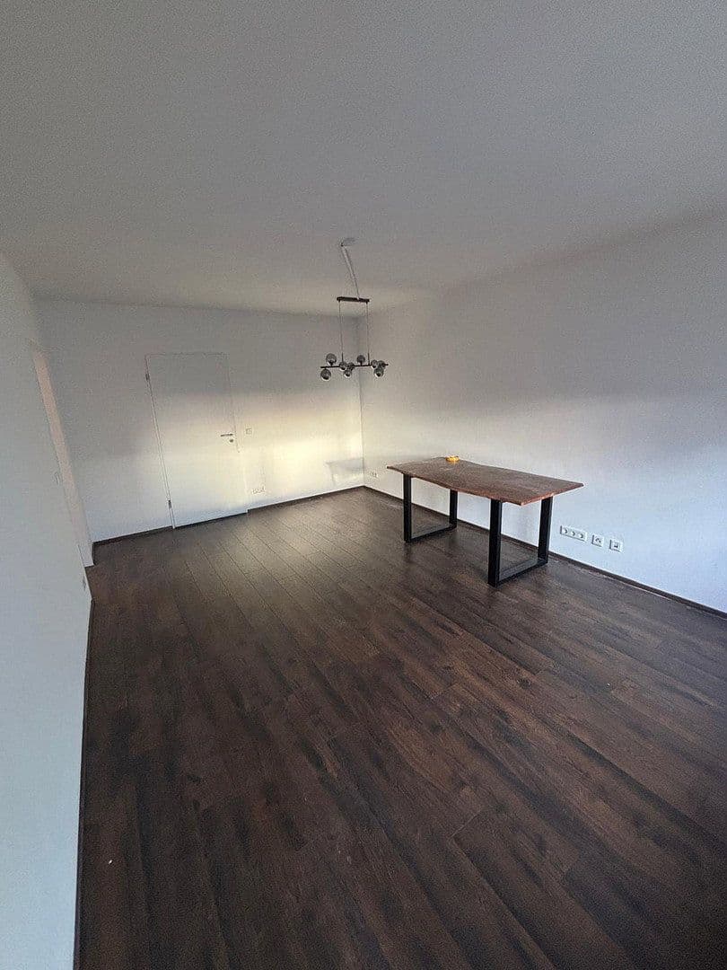 Prenájom bytu 3-izbový 79 m², Kreutzerstraße 41, Nürnberg, Bavorsko Prenájom bytu 3-izbový 79 m², Kreutzerstraße 41, Nürnberg, Bavorsko