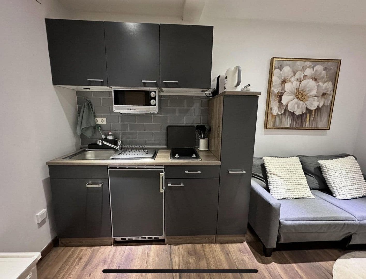 Prenájom bytu 1-izbový 30 m², Schwanheimer Str. 66a, Frankfurt, Hesensko Prenájom bytu 1-izbový 30 m², Schwanheimer Str. 66a, Frankfurt, Hesensko