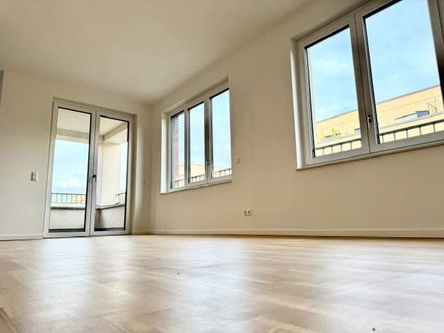 Prenájom bytu 4-izbový 110 m², Berlin, Berlín Prenájom bytu 4-izbový 110 m², Berlin, Berlín