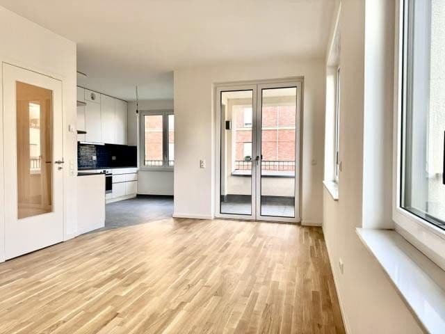 Prenájom bytu 4-izbový 110 m², Berlin, Berlín Prenájom bytu 4-izbový 110 m², Berlin, Berlín