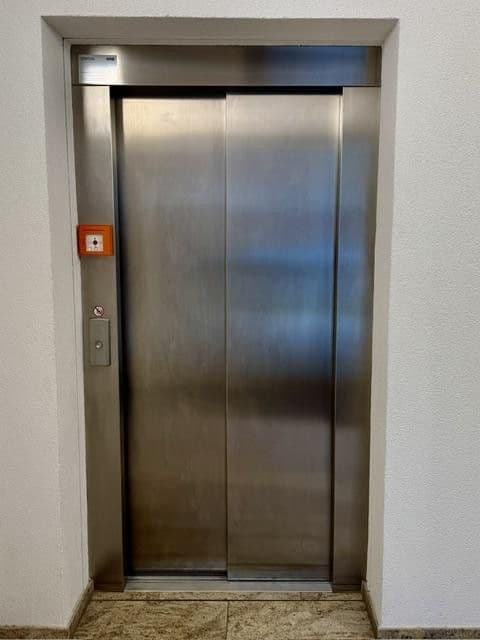Prenájom bytu 4-izbový 110 m², Berlin, Berlín Prenájom bytu 4-izbový 110 m², Berlin, Berlín