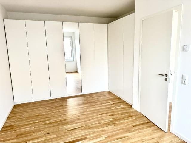 Prenájom bytu 4-izbový 110 m², Berlin, Berlín Prenájom bytu 4-izbový 110 m², Berlin, Berlín