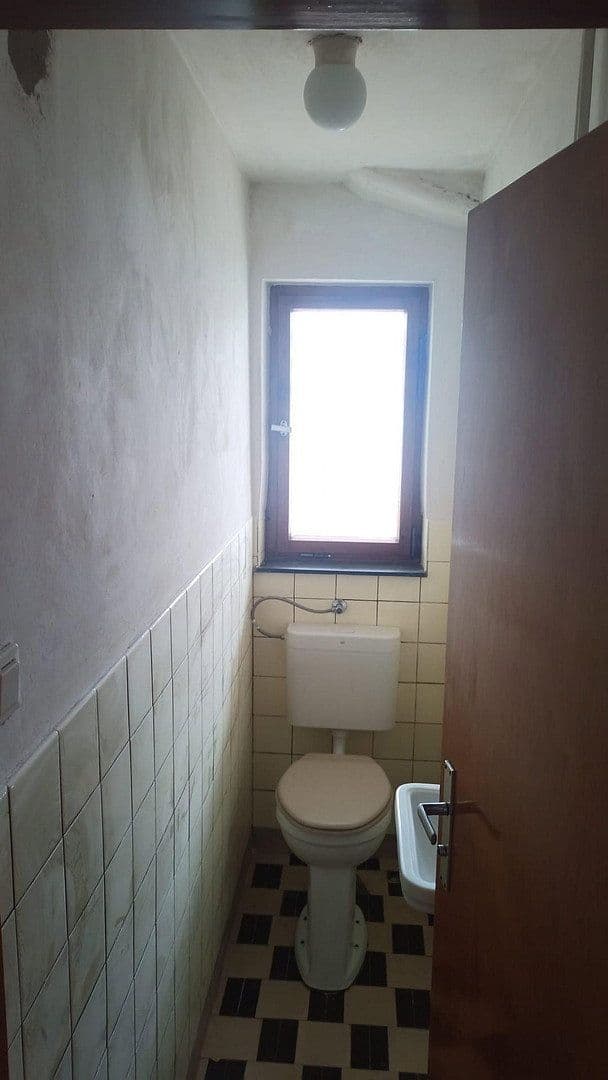 Predaj domu 271 m², pozemok 743 m², Tauberbischofsheim, Bádensko-Wurttembersko Predaj domu 271 m², pozemok 743 m², Tauberbischofsheim, Bádensko-Wurttembersko