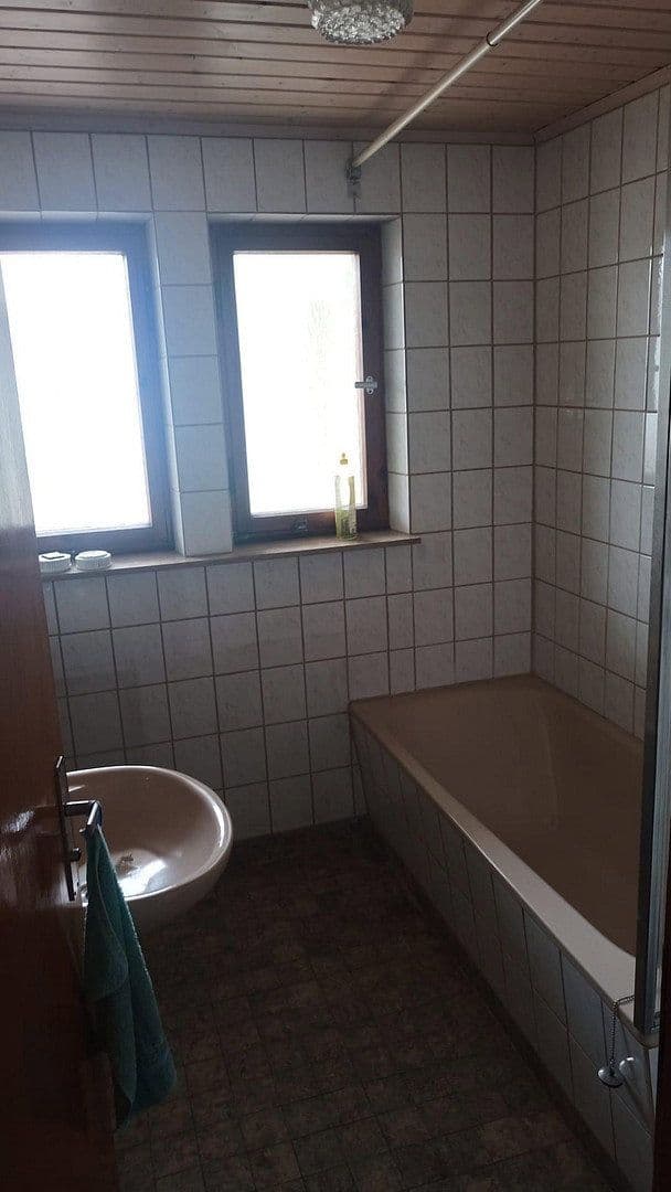 Predaj domu 271 m², pozemok 743 m², Tauberbischofsheim, Bádensko-Wurttembersko Predaj domu 271 m², pozemok 743 m², Tauberbischofsheim, Bádensko-Wurttembersko