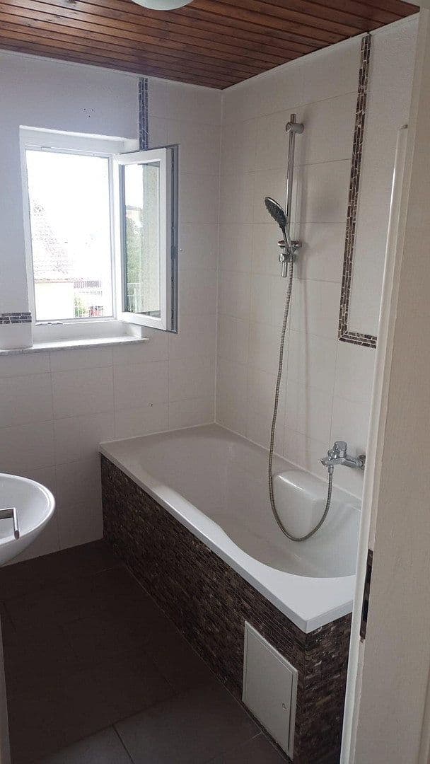 Predaj domu 271 m², pozemok 743 m², Tauberbischofsheim, Bádensko-Wurttembersko Predaj domu 271 m², pozemok 743 m², Tauberbischofsheim, Bádensko-Wurttembersko