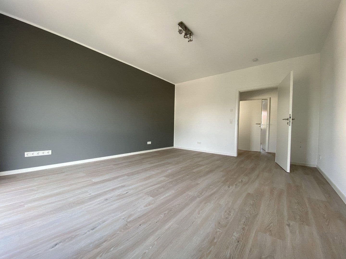 Prenájom bytu 3-izbový 133 m², Marburger Str. 67b, Marburg, Hesensko Prenájom bytu 3-izbový 133 m², Marburger Str. 67b, Marburg, Hesensko