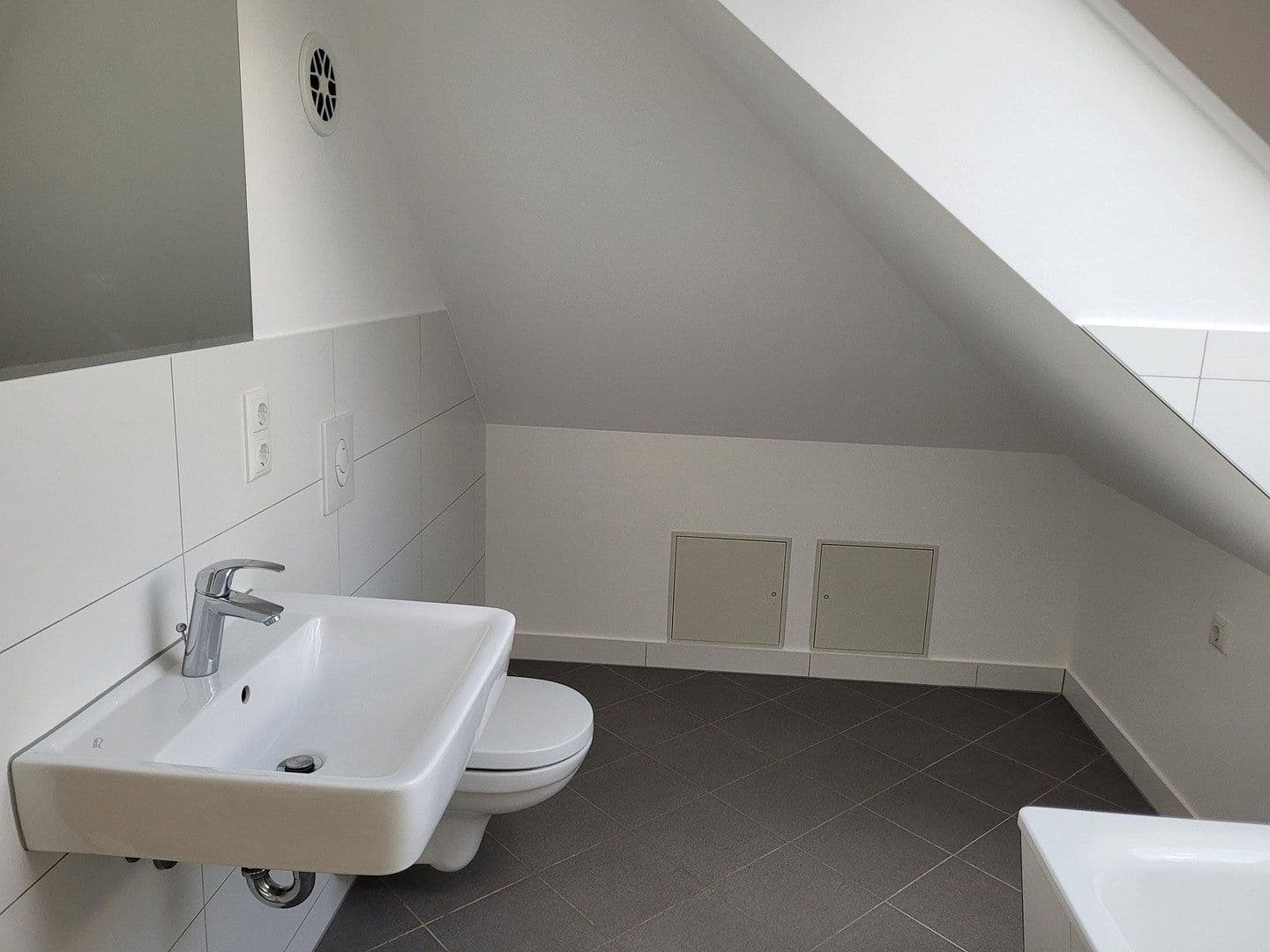 Prenájom bytu 5-izbový 112 m², Genovevastraße 6, Berlin, Berlín Prenájom bytu 5-izbový 112 m², Genovevastraße 6, Berlin, Berlín