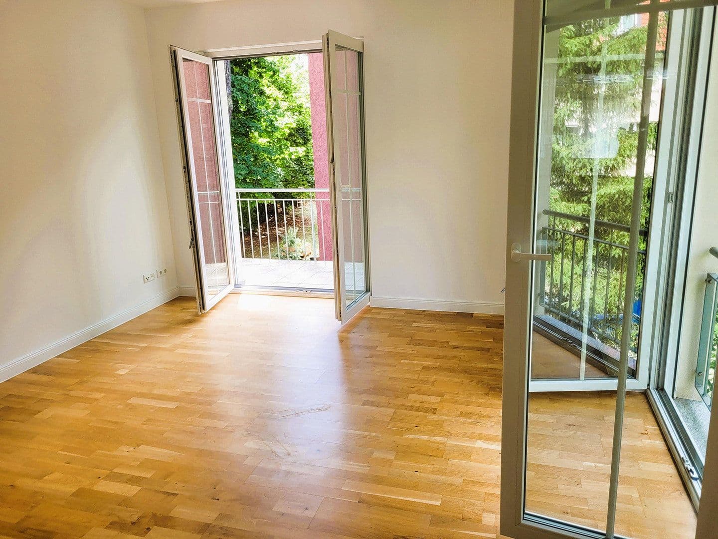 Prenájom bytu 5-izbový 112 m², Genovevastraße 6, Berlin, Berlín Prenájom bytu 5-izbový 112 m², Genovevastraße 6, Berlin, Berlín
