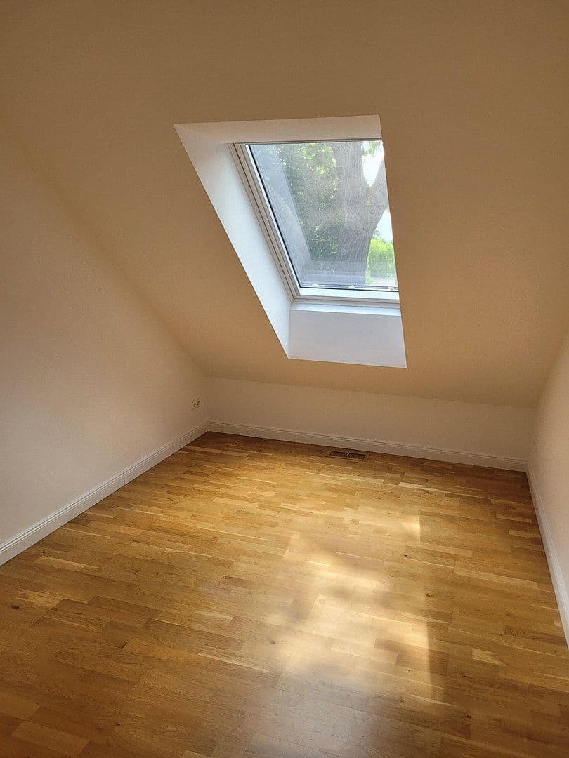 Prenájom bytu 5-izbový 112 m², Genovevastraße 6, Berlin, Berlín Prenájom bytu 5-izbový 112 m², Genovevastraße 6, Berlin, Berlín
