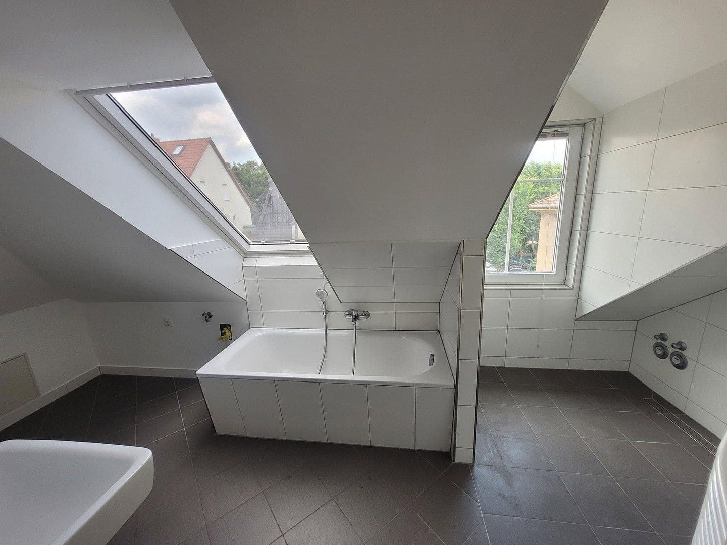 Prenájom bytu 5-izbový 112 m², Genovevastraße 6, Berlin, Berlín Prenájom bytu 5-izbový 112 m², Genovevastraße 6, Berlin, Berlín