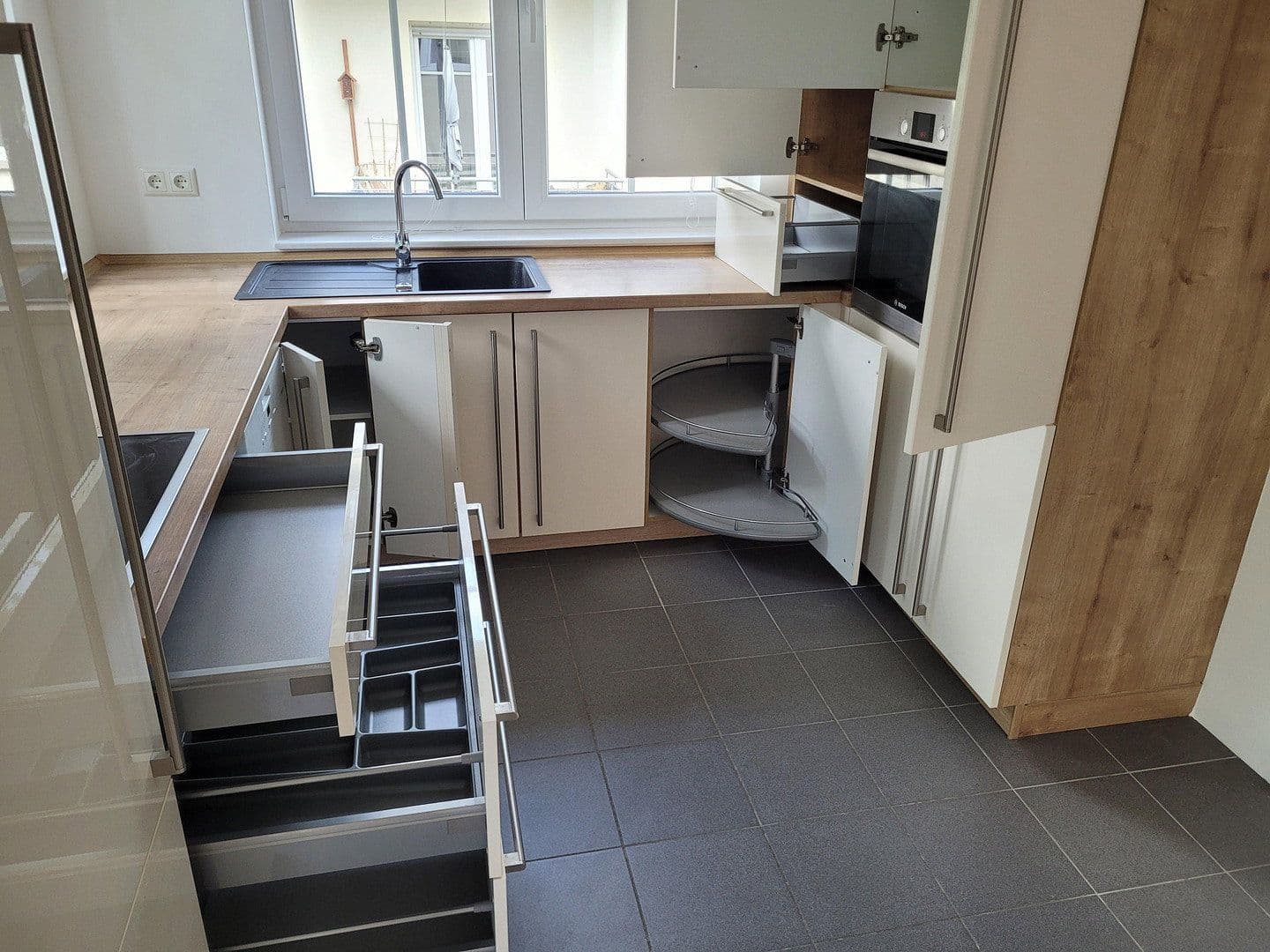 Prenájom bytu 5-izbový 112 m², Genovevastraße 6, Berlin, Berlín Prenájom bytu 5-izbový 112 m², Genovevastraße 6, Berlin, Berlín