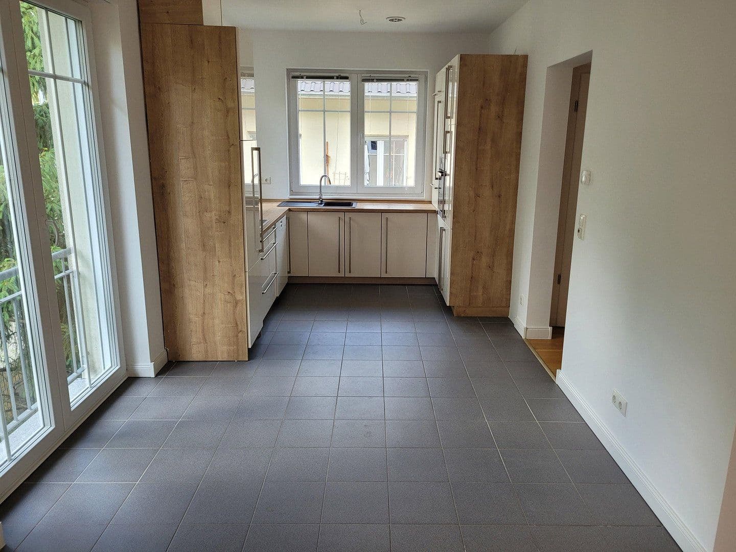 Prenájom bytu 5-izbový 112 m², Genovevastraße 6, Berlin, Berlín Prenájom bytu 5-izbový 112 m², Genovevastraße 6, Berlin, Berlín