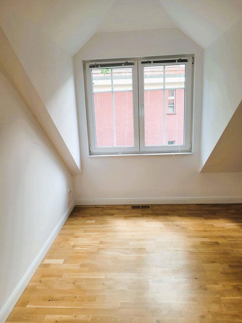 Prenájom bytu 5-izbový 112 m², Genovevastraße 6, Berlin, Berlín Prenájom bytu 5-izbový 112 m², Genovevastraße 6, Berlin, Berlín