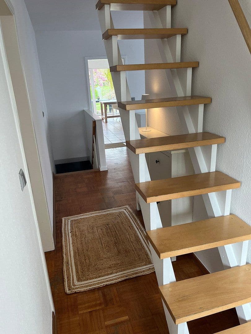 Prenájom bytu 3-izbový 79 m², Krefeld, Severné Porýnie - Westfálsko Prenájom bytu 3-izbový 79 m², Krefeld, Severné Porýnie - Westfálsko