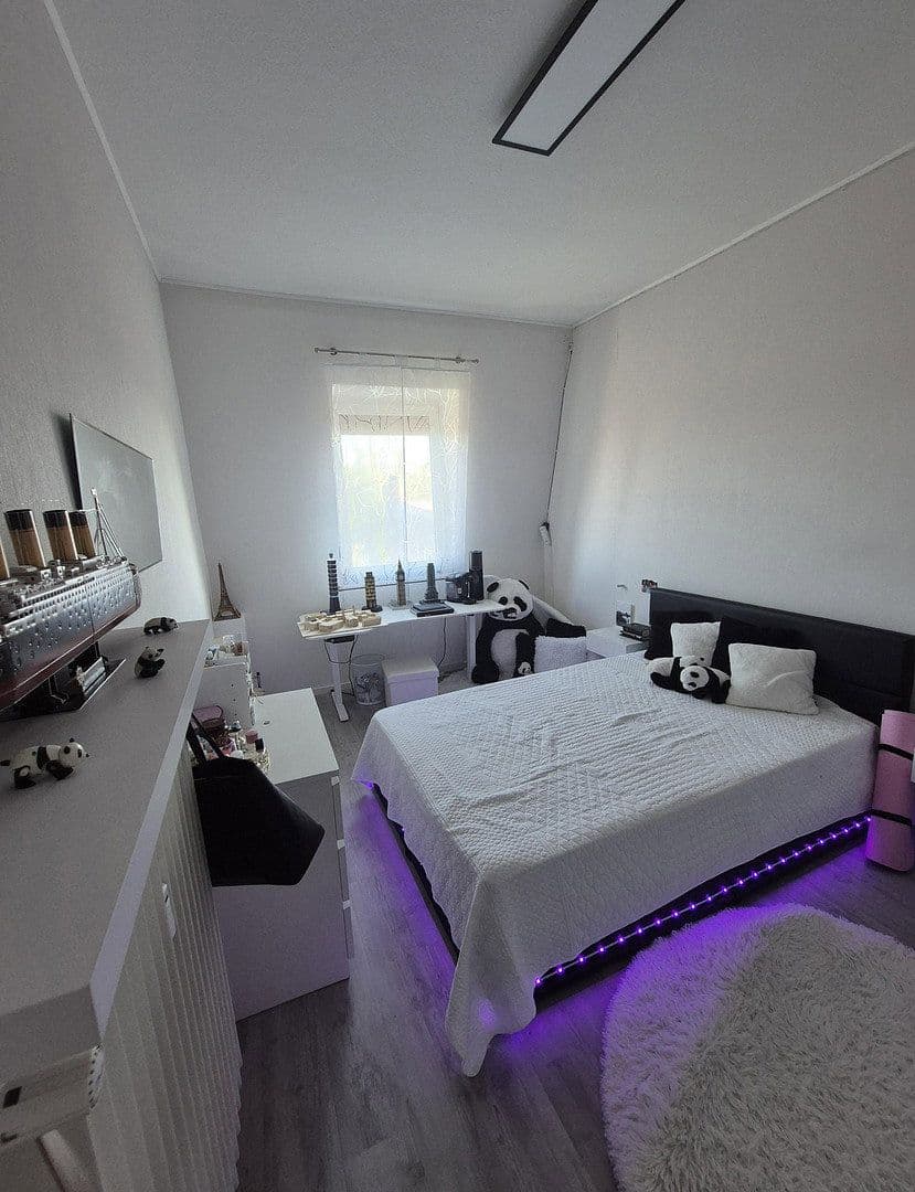 Prenájom bytu 3-izbový 92 m², Hanau, Hesensko Prenájom bytu 3-izbový 92 m², Hanau, Hesensko