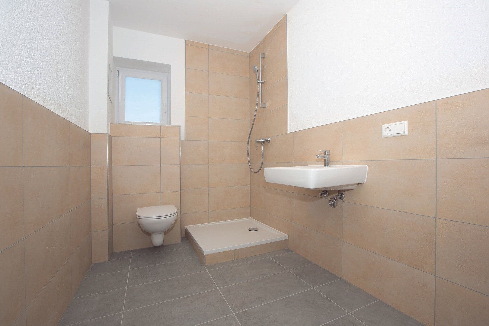 Prenájom bytu 4-izbový 94 m², Sulzburgstraße 40, Lenningen, Bádensko-Wurttembersko Prenájom bytu 4-izbový 94 m², Sulzburgstraße 40, Lenningen, Bádensko-Wurttembersko