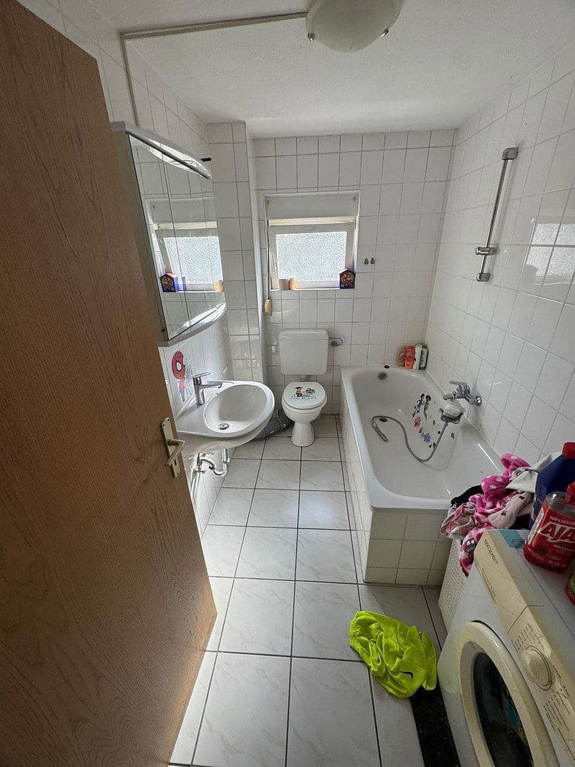 Prenájom bytu 5-izbový 124 m², Rheinstrasse 93, Münster-Sarmsheim, Porýnie-Falcko Prenájom bytu 5-izbový 124 m², Rheinstrasse 93, Münster-Sarmsheim, Porýnie-Falcko