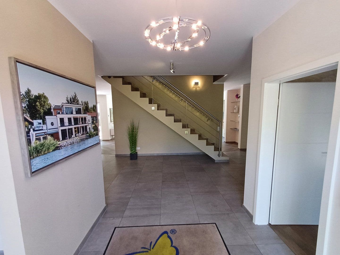 Predaj domu 240 m², pozemok 624 m², Falkensee, Brandenbursko Predaj domu 240 m², pozemok 624 m², Falkensee, Brandenbursko